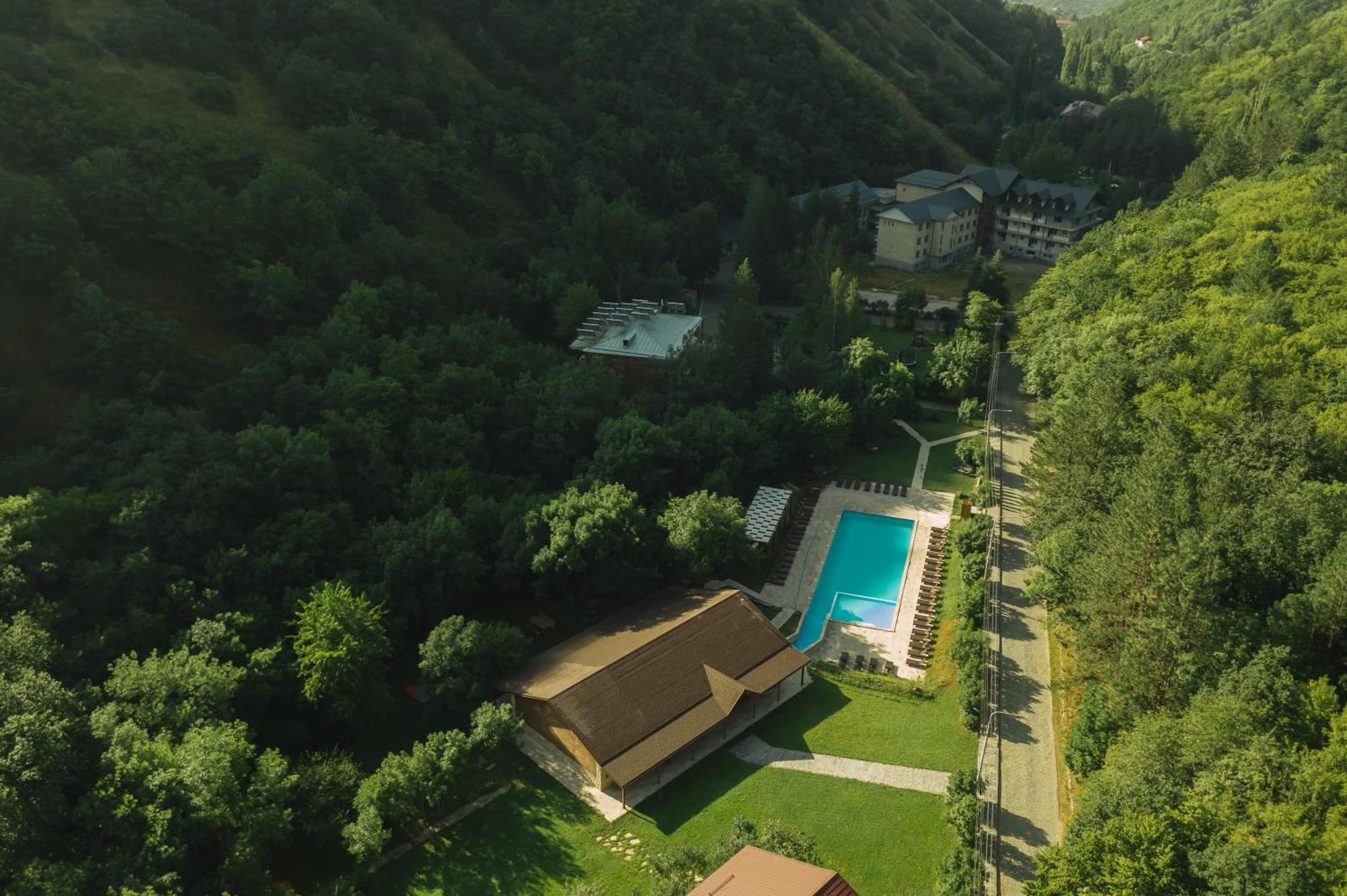 Apricot Aghveran Resort Bagian luar foto